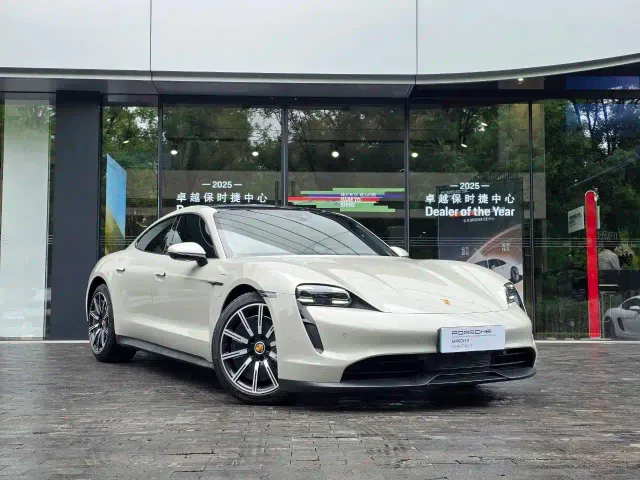 Porsche Taycan — Фото автомобиля 4