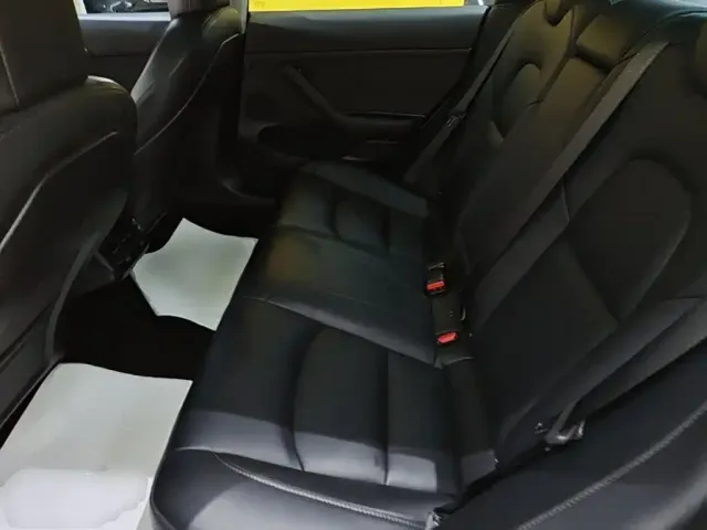 Tesla Model 3 — Фото автомобиля 16