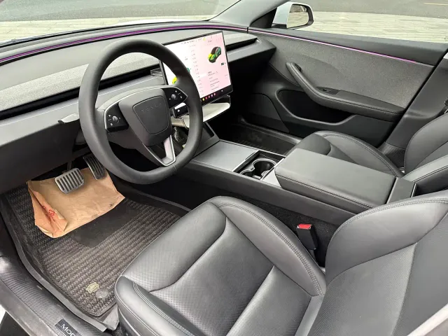Tesla Model 3 — Фото автомобиля 9