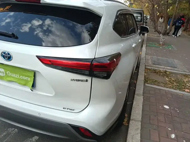 Toyota Highlander — Фото автомобиля 7
