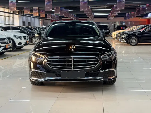 Mercedes-Benz E-Class — Фото автомобиля 2