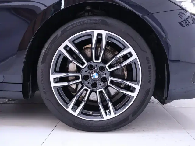 BMW 5 Series — Фото автомобиля 6