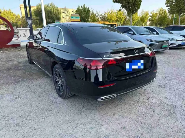 Mercedes-Benz E-Class — Фото автомобиля 2
