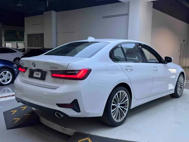 BMW 3 Series — Фото автомобиля 6