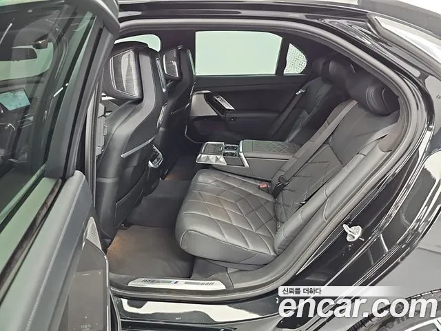 BMW 7 Series G70 — Фото автомобиля 12