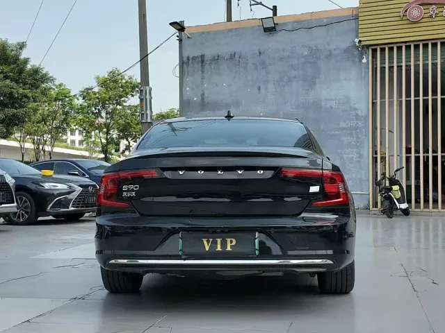 Volvo S90 — Фото автомобиля 13