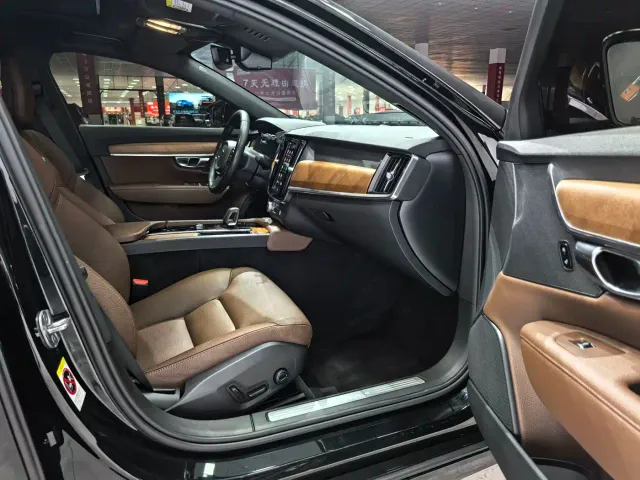 Volvo S90 — Фото автомобиля 11