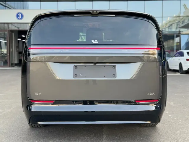 Li Auto MEGA — Фото автомобиля 4