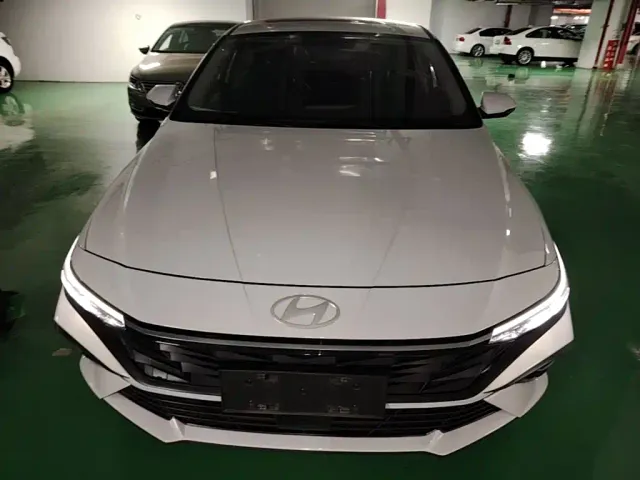 Hyundai Elantra — Фото автомобиля 2