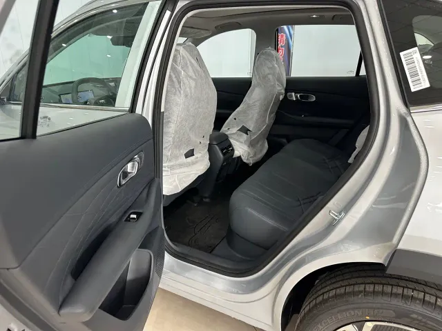 Geely Galaxy Starship 7 EM-i — Фото автомобиля 6