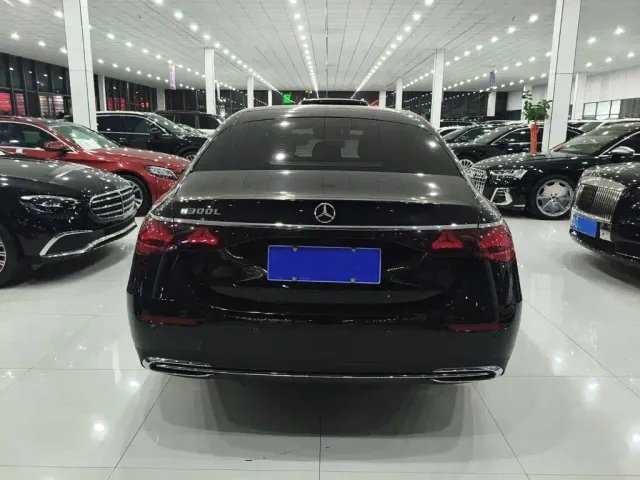 Mercedes-Benz E-Class — Фото автомобиля 5