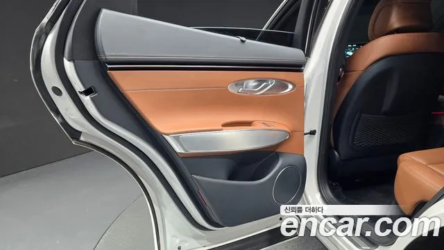 Genesis GV70 — Фото автомобиля 24