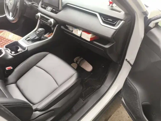 Toyota RAV4 — Фото автомобиля 19