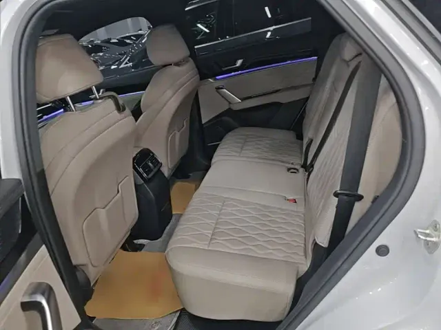 BYD Tang — Фото автомобиля 12