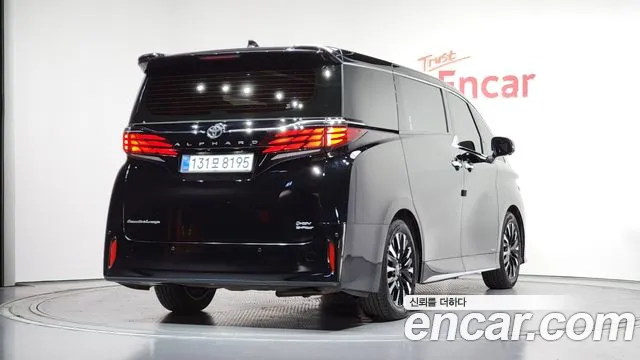 Toyota Alphard — Фото автомобиля 2