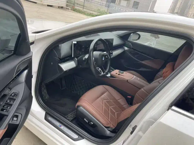 BMW 5 Series — Фото автомобиля 17