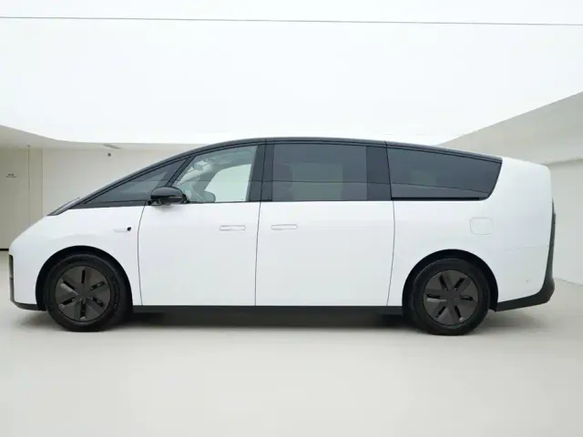 Li Auto MEGA — Фото автомобиля 3