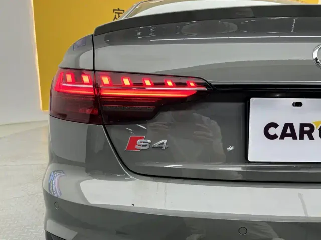 Audi S4 — Фото автомобиля 13