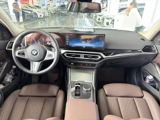 BMW BMW 3 Series 2023 325Li M Sport Black Night Package — Фото автомобиля 7