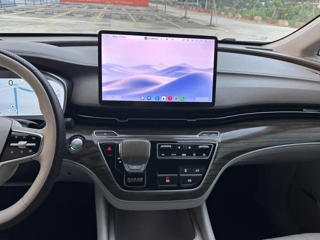 Roewe iMAX8 — Фото автомобиля 25
