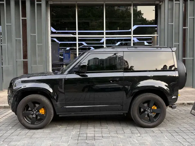 Land Rover Defender — Фото автомобиля 6