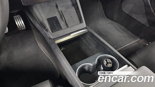 Tesla Model 3 — Фото автомобиля 29