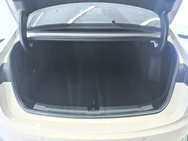 Roewe M7 DMH — Фото автомобиля 4