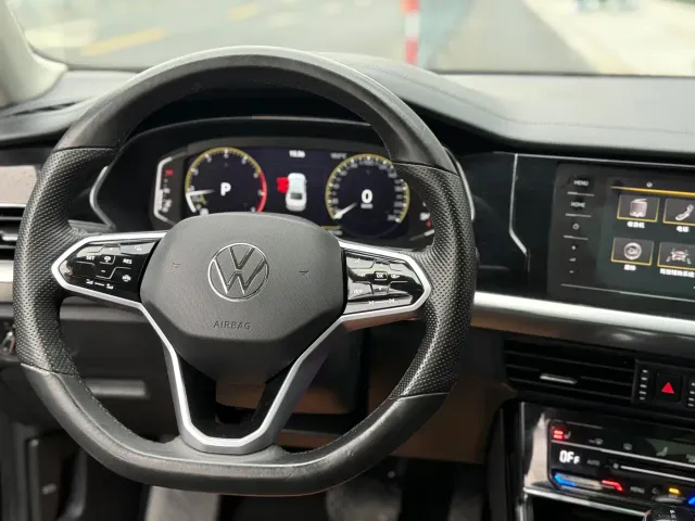 Volkswagen Passat — Фото автомобиля 11