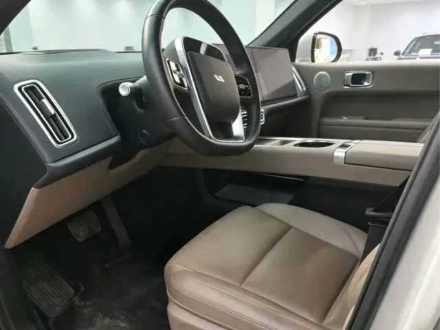Li Auto L6 — Фото автомобиля 3