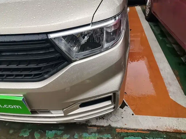 Wuling Hongguang V — Фото автомобиля 23