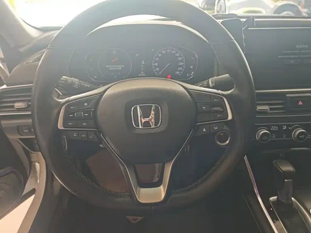 Honda Accord — Фото автомобиля 10