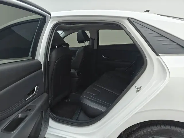 Hyundai Elantra — Фото автомобиля 17