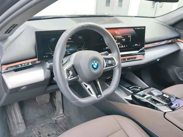 BMW i5 — Фото автомобиля 7
