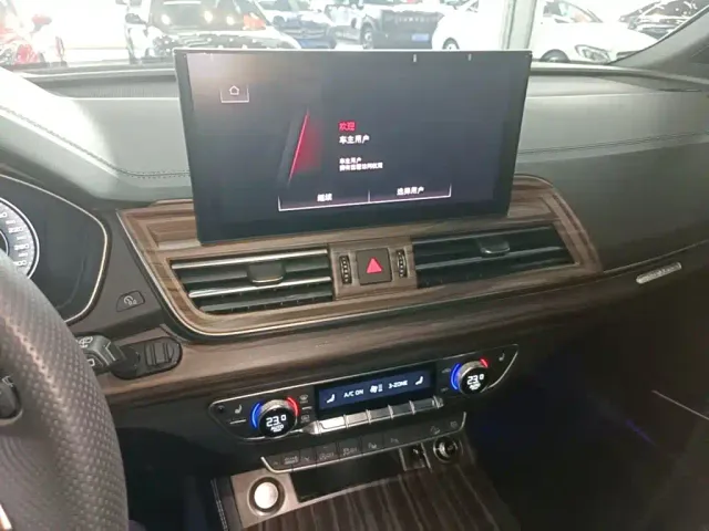 Audi Q5L — Фото автомобиля 12