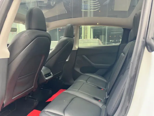 Tesla Model Y — Фото автомобиля 6