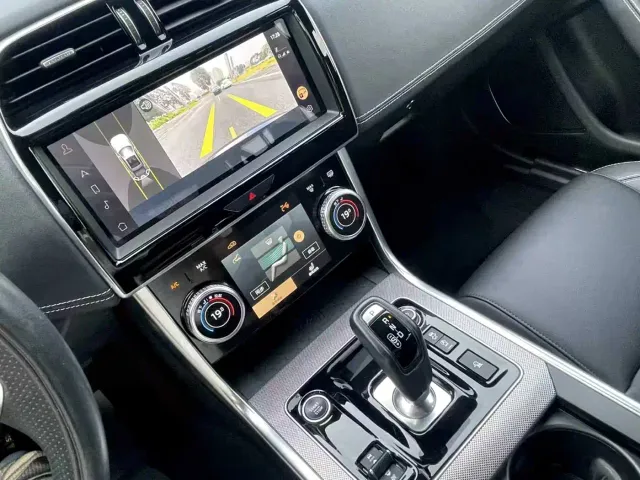 Jaguar XEL — Фото автомобиля 12
