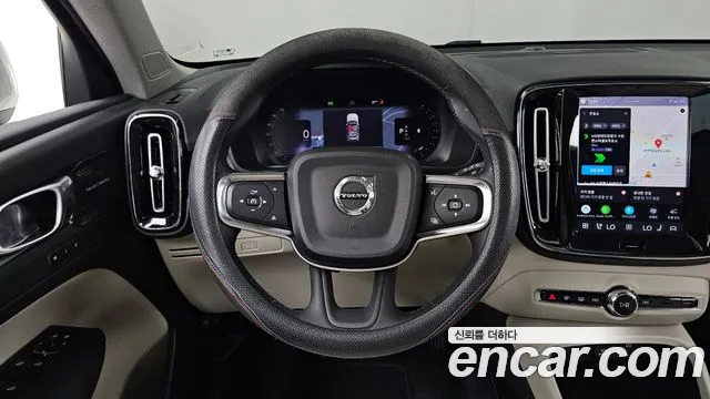 Volvo XC40 — Фото автомобиля 13