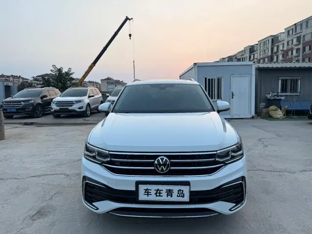 Volkswagen Tiguan L — Фото автомобиля 2
