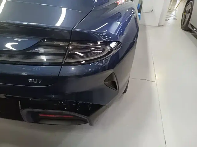 Xiaomi SU7 — Фото автомобиля 7