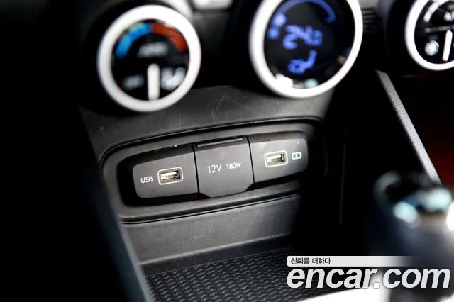 Hyundai Venue — Фото автомобиля 20