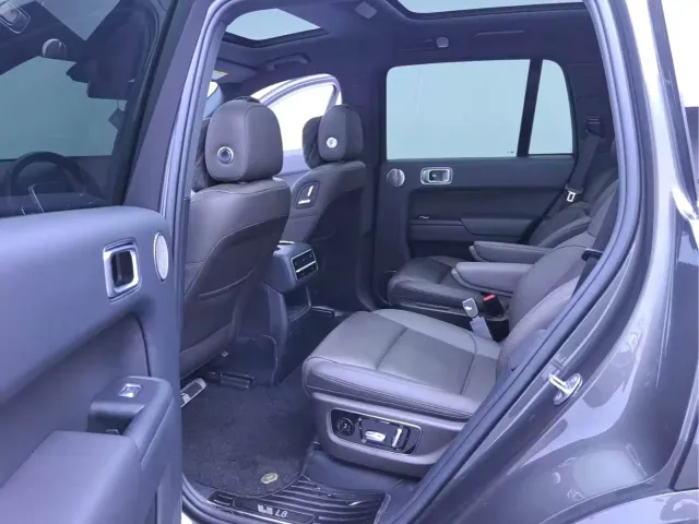 Li Auto L8 — Фото автомобиля 12