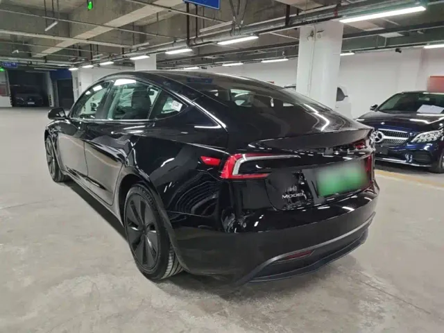Tesla Model 3 — Фото автомобиля 4