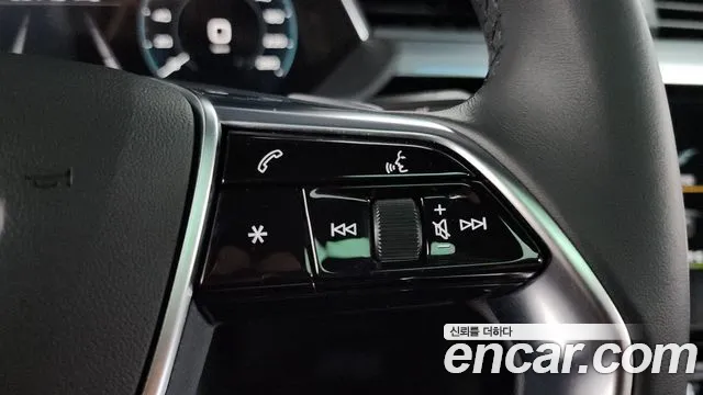 Audi e-tron — Фото автомобиля 13