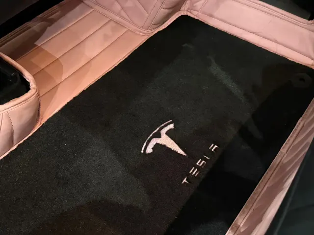 Tesla Model Y — Фото автомобиля 10