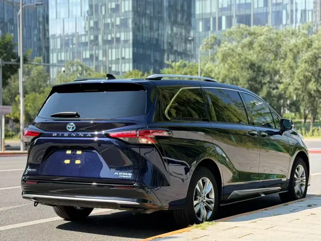 Toyota Sienna — Фото автомобиля 6