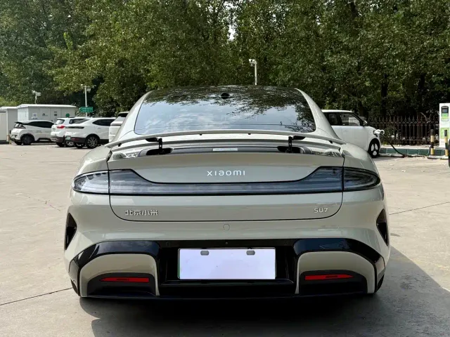 Xiaomi SU7 — Фото автомобиля 10