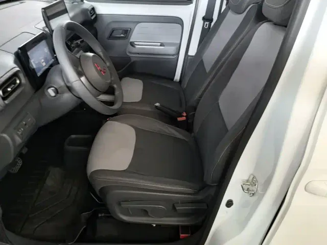 Wuling Zhiguang NEV — Фото автомобиля 14
