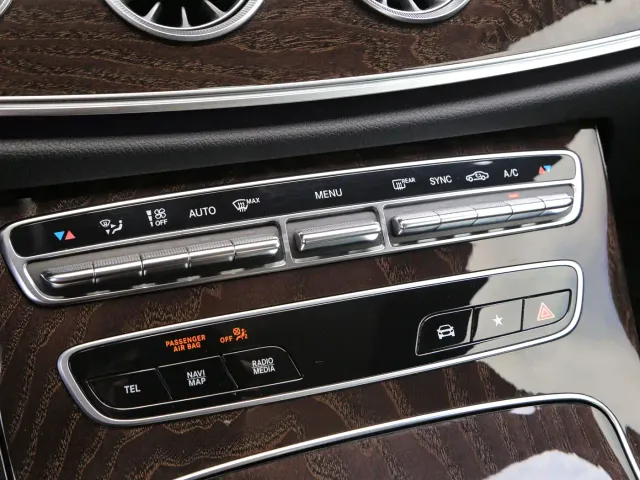 Mercedes-Benz E-Class — Фото автомобиля 8