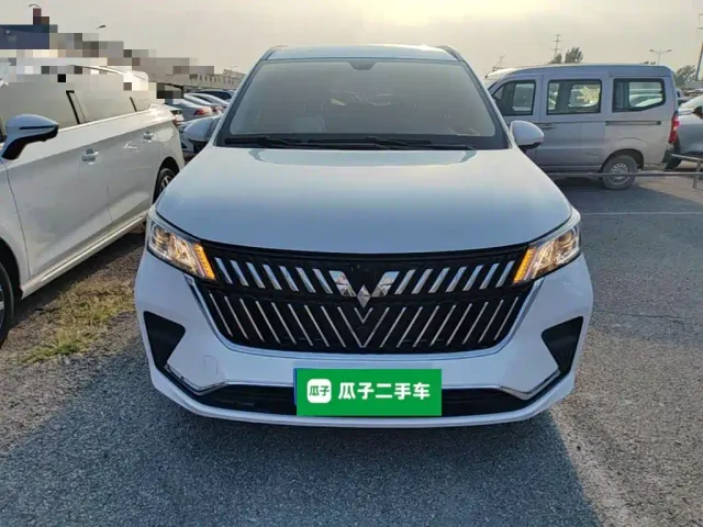 Wuling Jiachen — Фото автомобиля 2