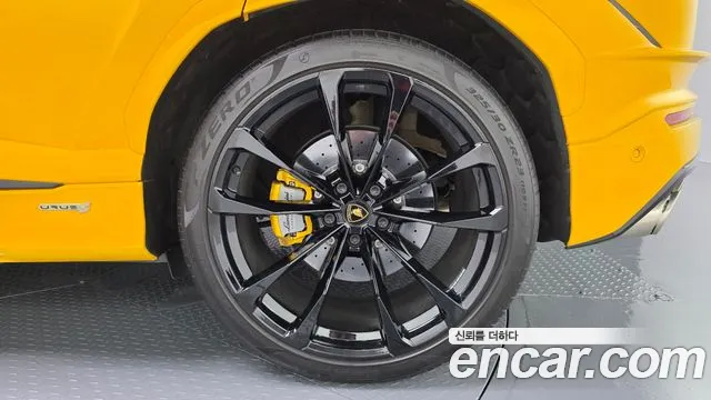 Lamborghini Urus — Фото автомобиля 19